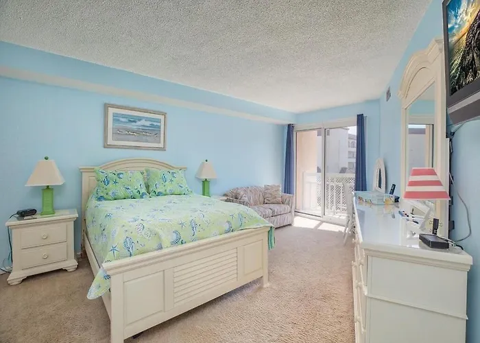 1B/1B Condo With Ocean Views, Resort Style, Free Wifi, Few Steps To The Beach!!