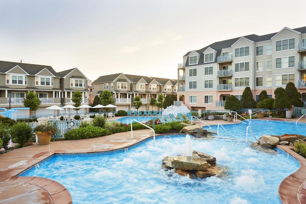 1b/1b With Ocean Views, Style, Free Wifi, Few Steps To The Beach!! *